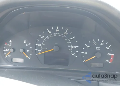 2000 Mercedes-Benz E 320 из США, поврежденный, VIN WDBJF65J8YB140156